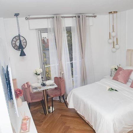 Paris' Premium Romantic Studio Exterior photo