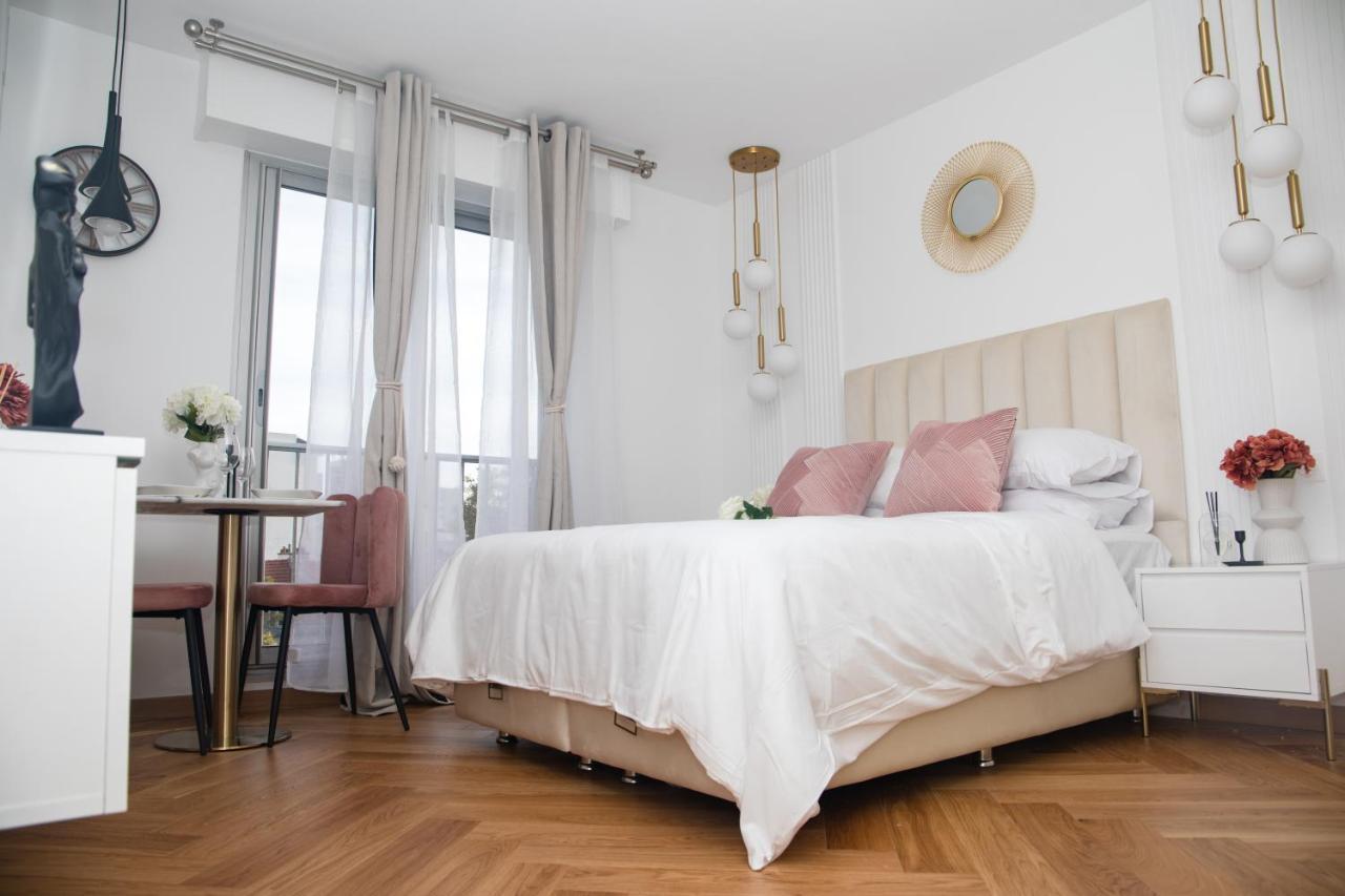 Paris' Premium Romantic Studio Exterior photo