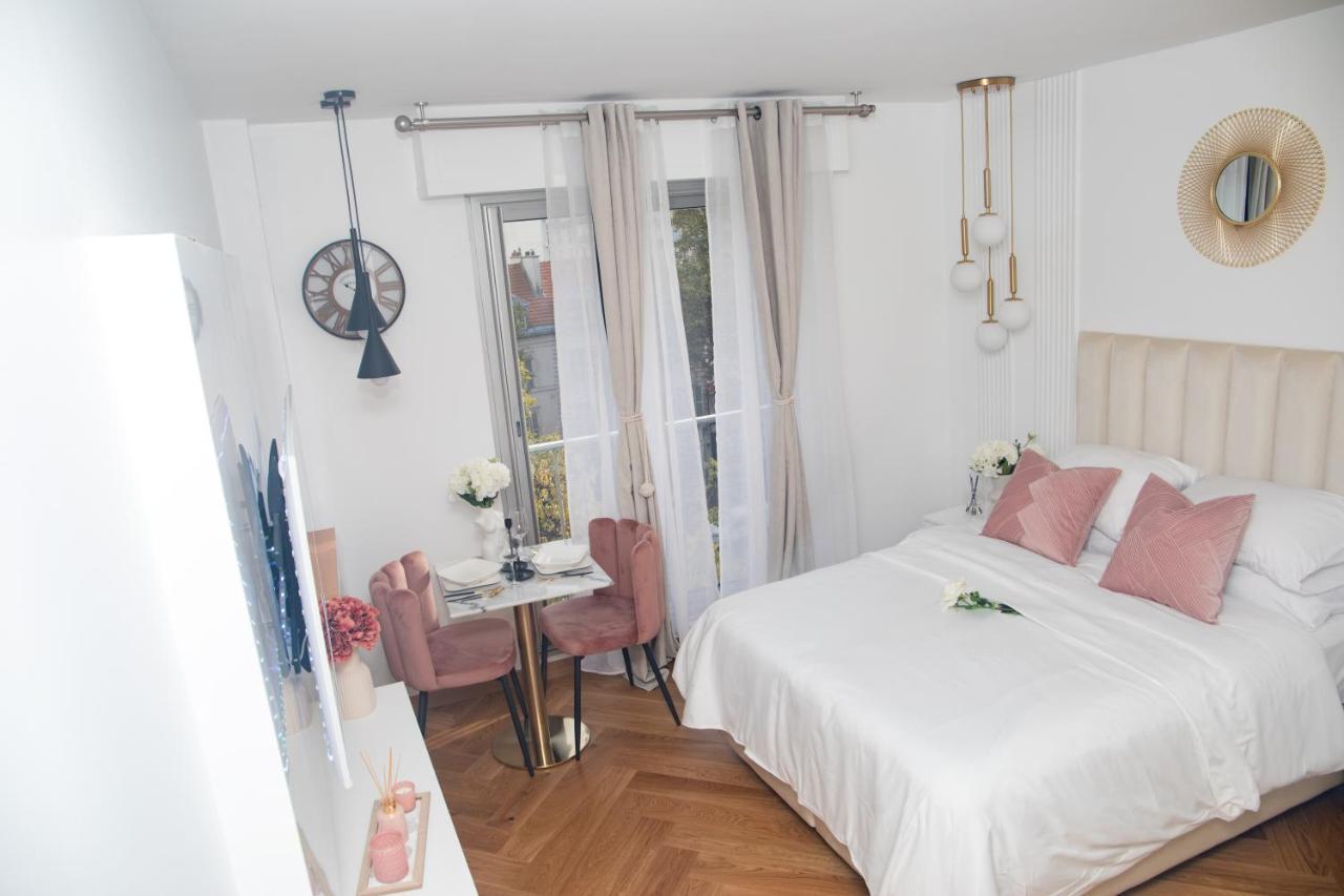 Paris' Premium Romantic Studio Exterior photo
